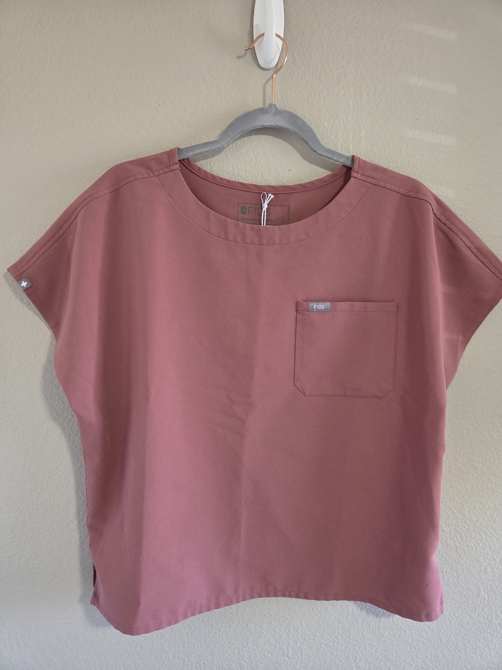 NWT FIGS Women's Mauve Catarina One-Pocket Scrub Top - Size Small